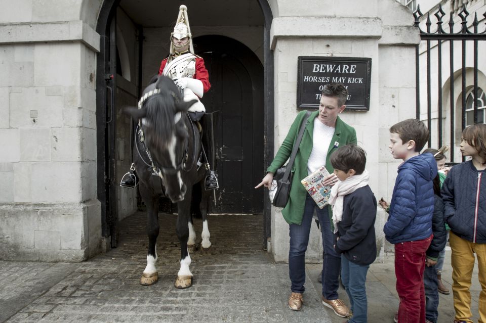 Bobbies, Corgis and the 7 Lions - Green Park Meeting Point: Start Easy for Families