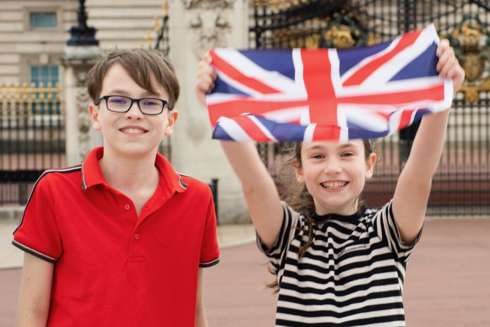 Bobbies, Corgis and the 7 Lions - Buckingham Palace and the King-At-Home Game
