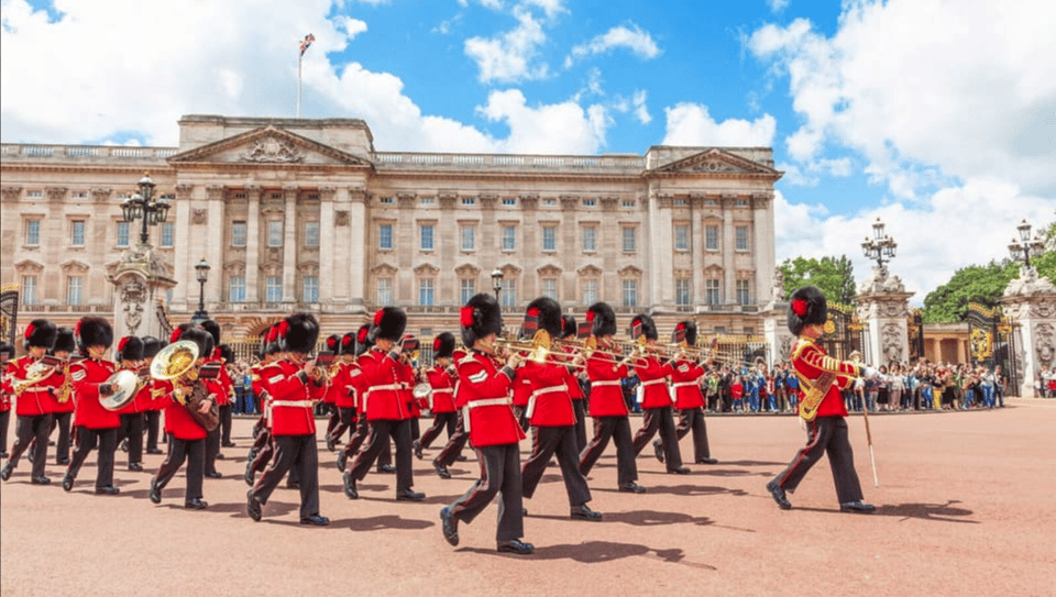 Changing of the Guard at Buckingham Palace - Who this tour is best for (and who should skip it)