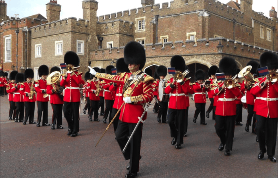 Changing of the Guard at Buckingham Palace - Why this Changing of the Guard tour beats guessing at the palace gates