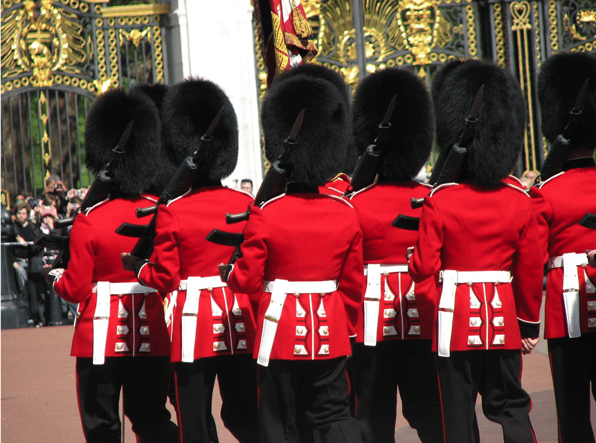 Changing of the Guard at Buckingham Palace - The guide factor: clear direction, humor, and facts that actually help