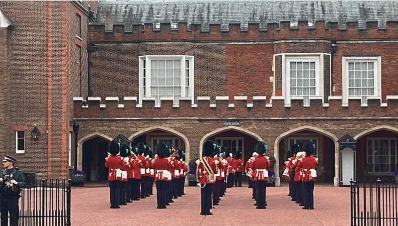 Changing of the Guard at Buckingham Palace - What to wear, what to bring, and what to avoid