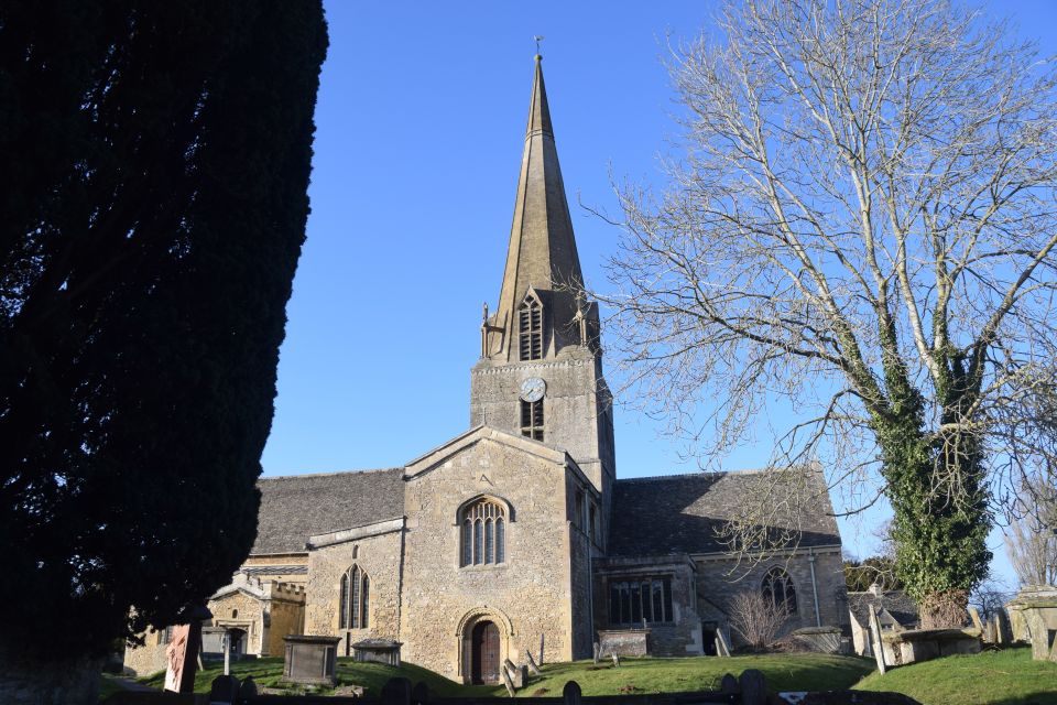 Downton Abbey and Village Small Group Tour from London - Lunch on-site: plan for food choices (and optional extras)