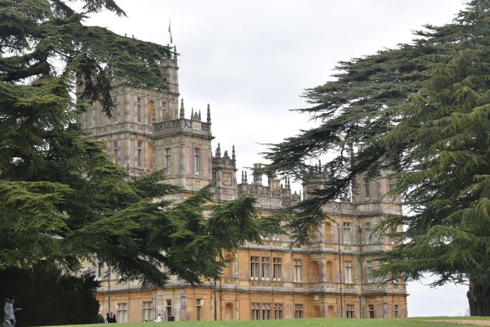 From London: Downton Abbey and Village Coach Tour - Where the time goes: lunch, gift shop, and using your leaflet well