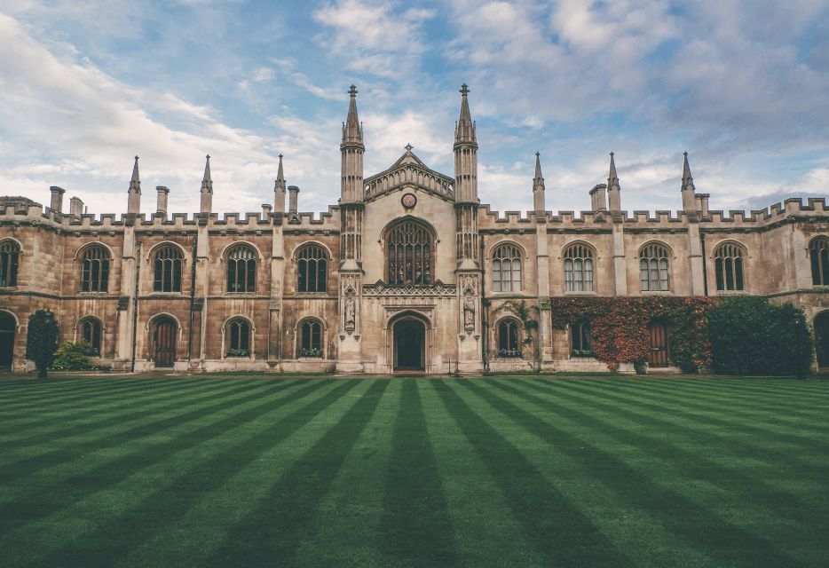 From London: Oxford and Cambridge Guided Day Tour - Oxford on foot: the City of Dreaming Spires walking tour