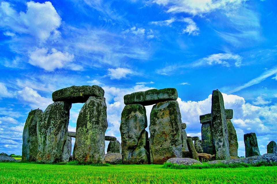 From London: Stonehenge Day Trip with Audioguide - Meeting up near Victoria: where the day starts smoothly