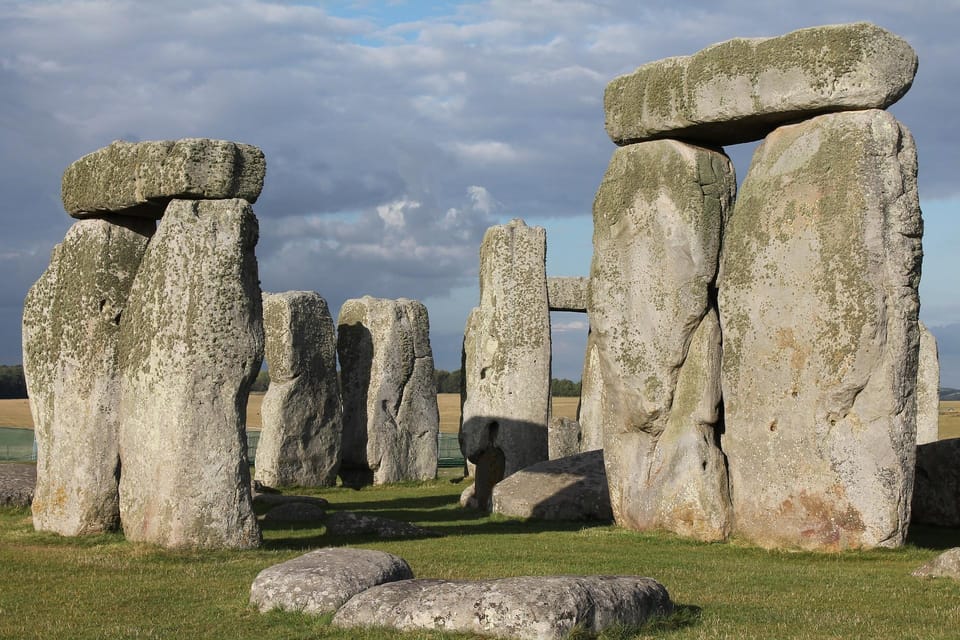 From London: Stonehenge Day Trip with Audioguide - Getting to Stonehenge with WiFi and an audio-first approach