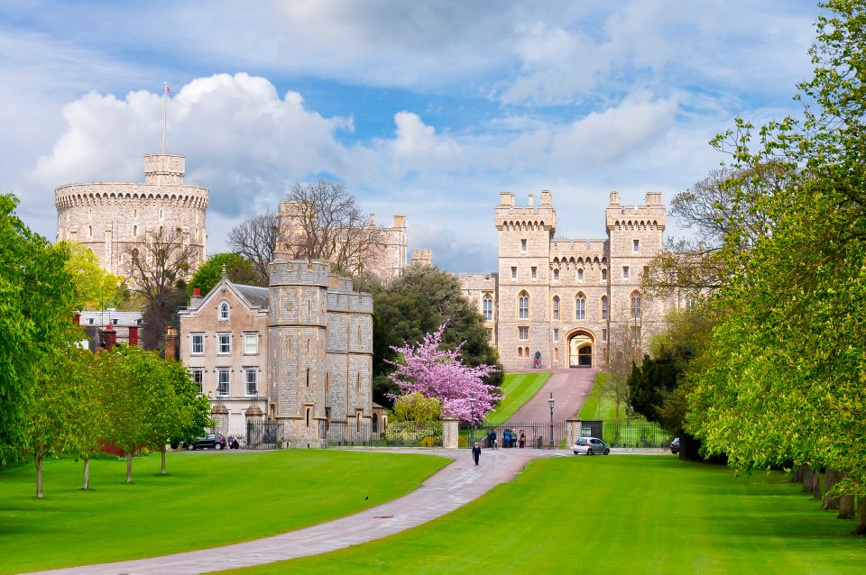 From London: Stonehenge, Windsor and Salisbury Guided Tour - How the day flows: meeting point, pacing, and where you end up