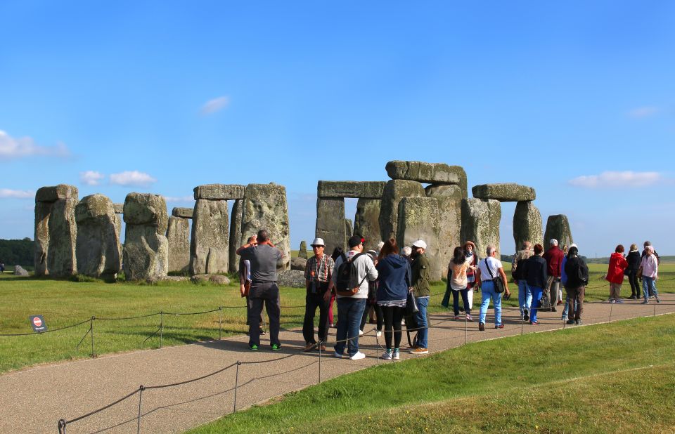 From London: Windsor Castle and Stonehenge Day Trip - Coach comfort and the reality of meeting points in London