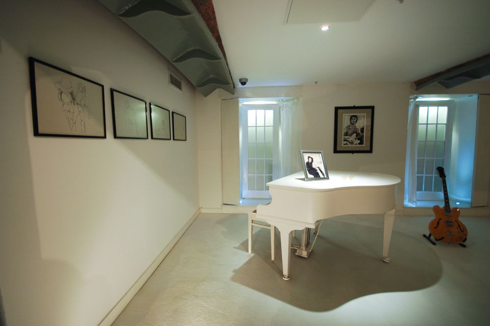 Full-Day Beatles and Liverpool Tour from London - Magical Mystery Tour coach: childhood, schools, and song-inspired stops