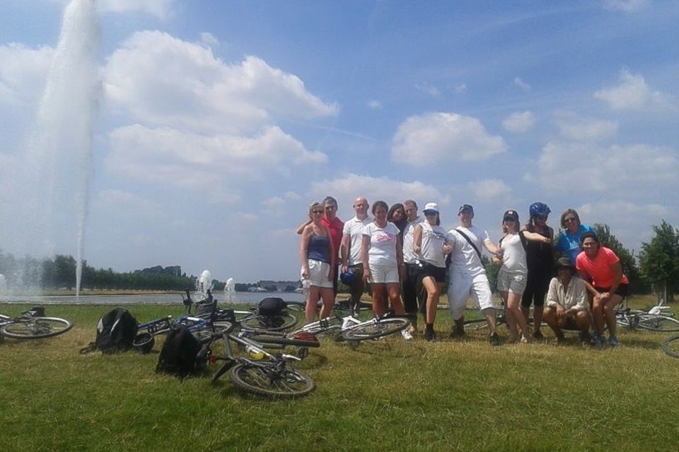 Hampton Court Palace: River Thames Bike Tour - Richmond Palace Remains: Monarch Power, Now Quiet and Lived-In