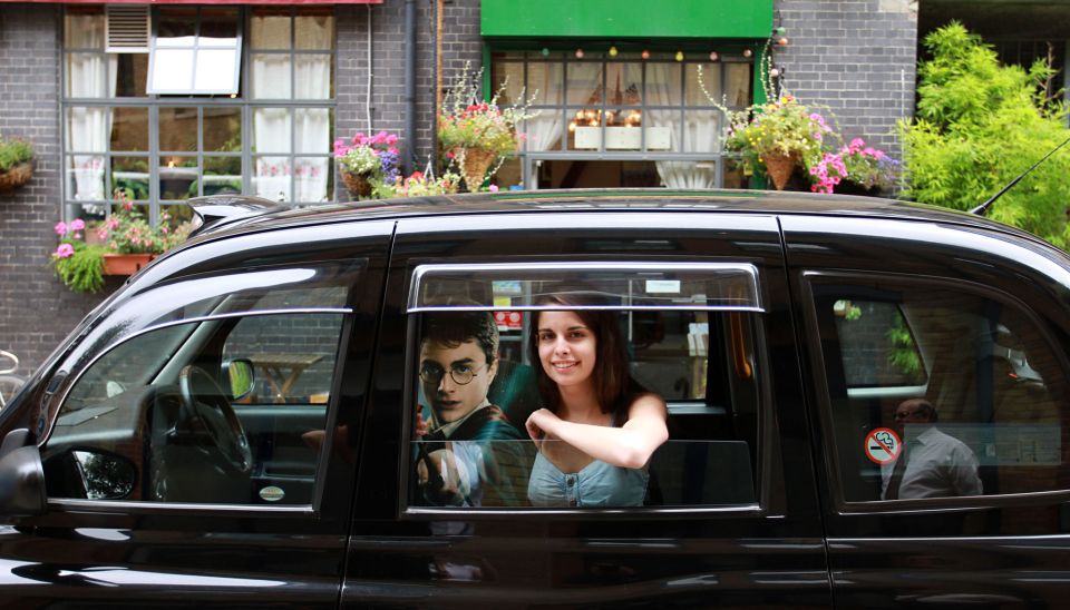 Harry Potter film locations Tour in London - Leaky Cauldron and the Third Hand Book Emporium: the calm before the chaos