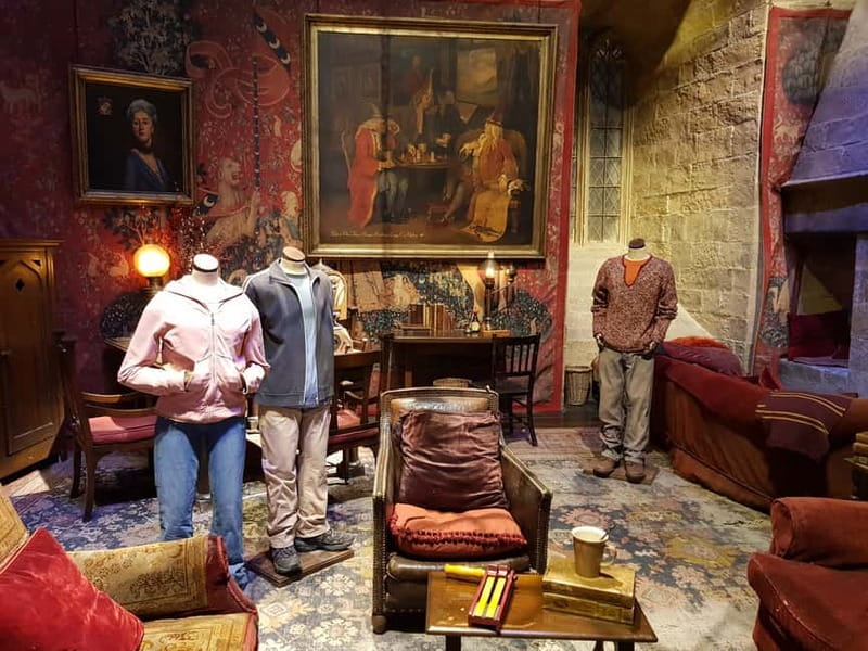 Harry Potter Studio Ticket & Tour of London Film Locations - Where you’ll feel it most: walking, bathrooms, and heat