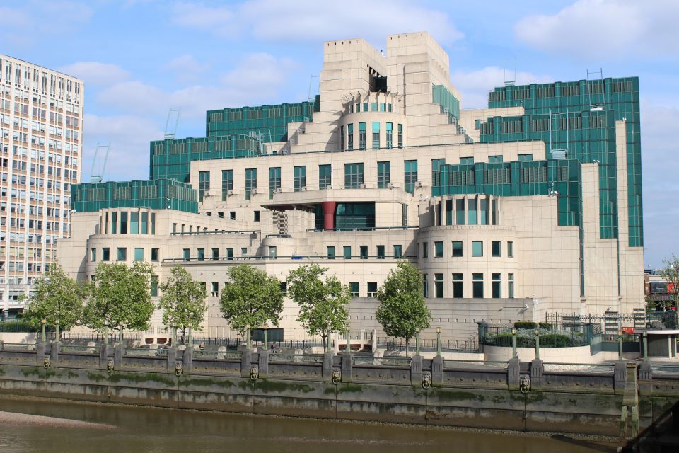 James Bond Shooting Locations 2-Hour Walking Tour of London - Bond moments: filming locations where you actually play along