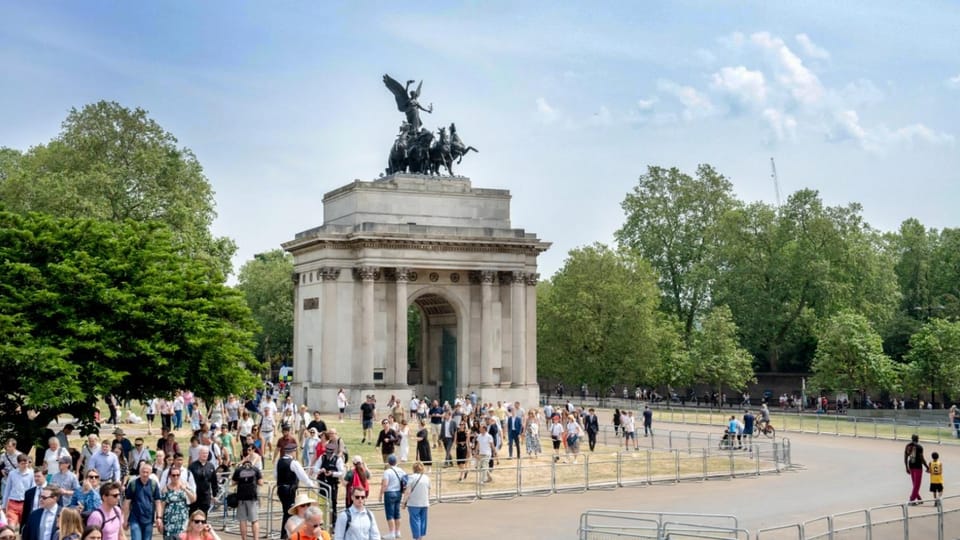 London: 24-Hour Hop-On Hop-Off Bus Pass - What Can Go Wrong: Traffic, Road Closures, and Service Interruptions