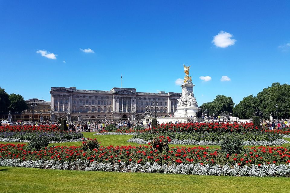 London: 30 London Sights Guided Walking Tour - The tube hop: switching neighborhoods without losing the day