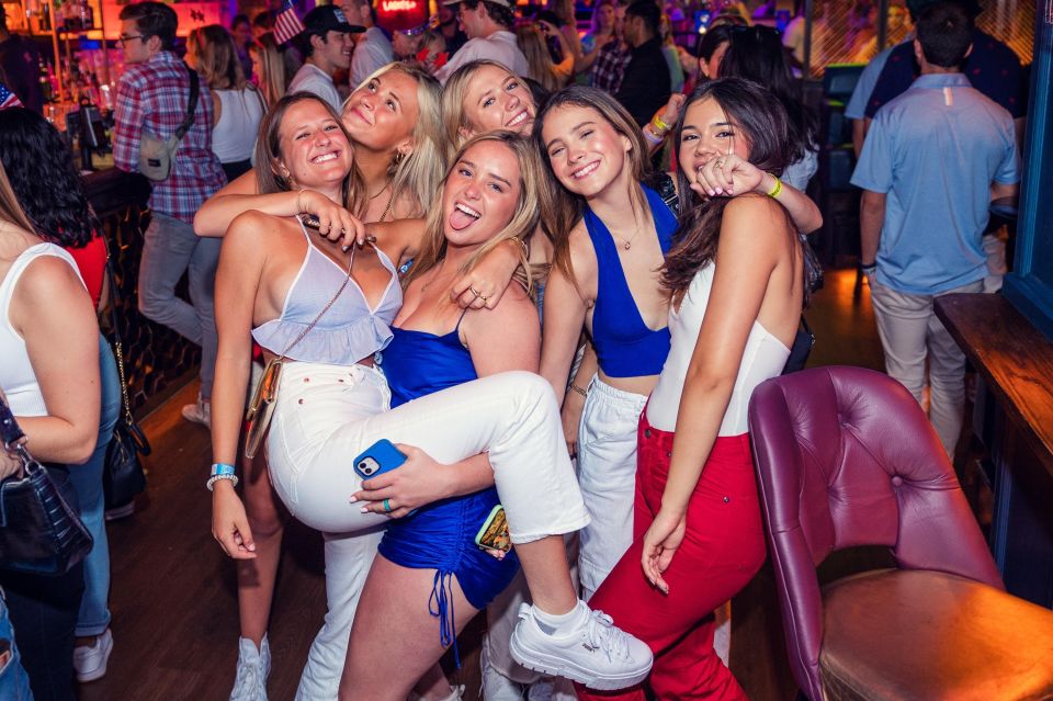London: 4 Soho Nightclubs Crawl - Drink discounts and welcome shots: how to order smart