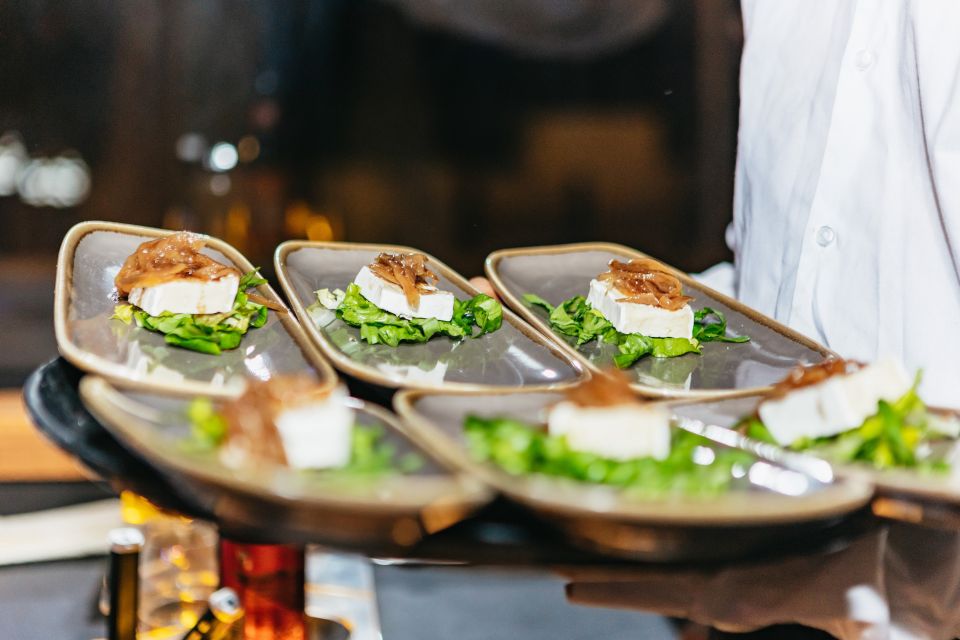 London: 6-Course Gourmet Dinner on a Luxury Coach - Audio, App, and Little Comfort Wins That Make or Break the Night