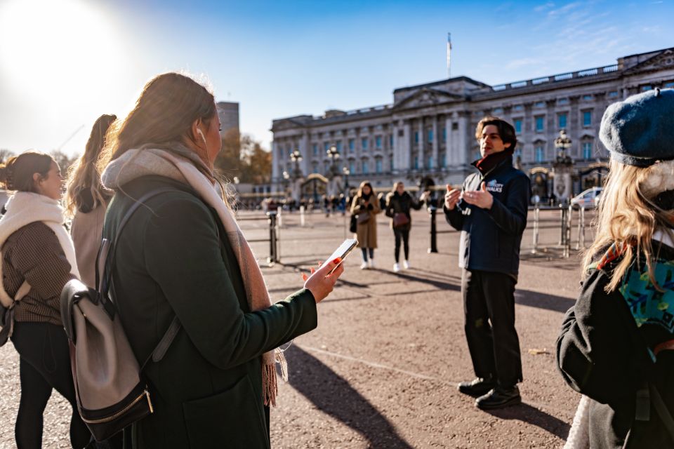 London: Best Landmarks Walking Tour - Whitehall stops: Horse Guards Parade and Churchill War Rooms from the outside