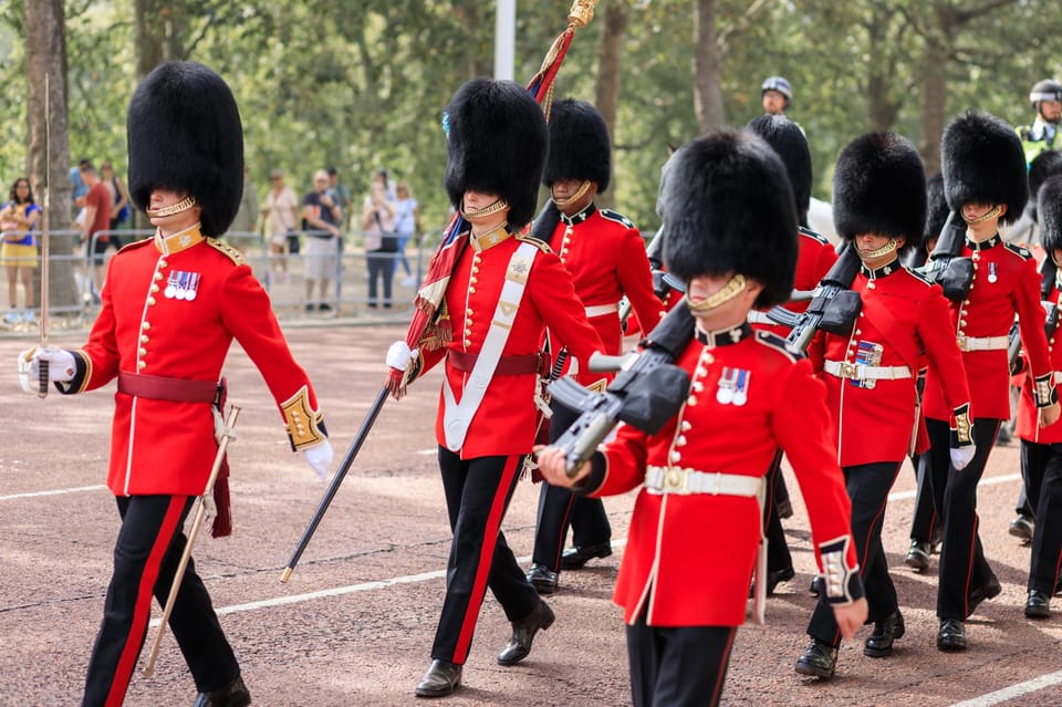 London: Big Ben, Churchill War Rooms & Buck'ham Palace Tour - Westminster Abbey and Big Ben viewpoints that actually click