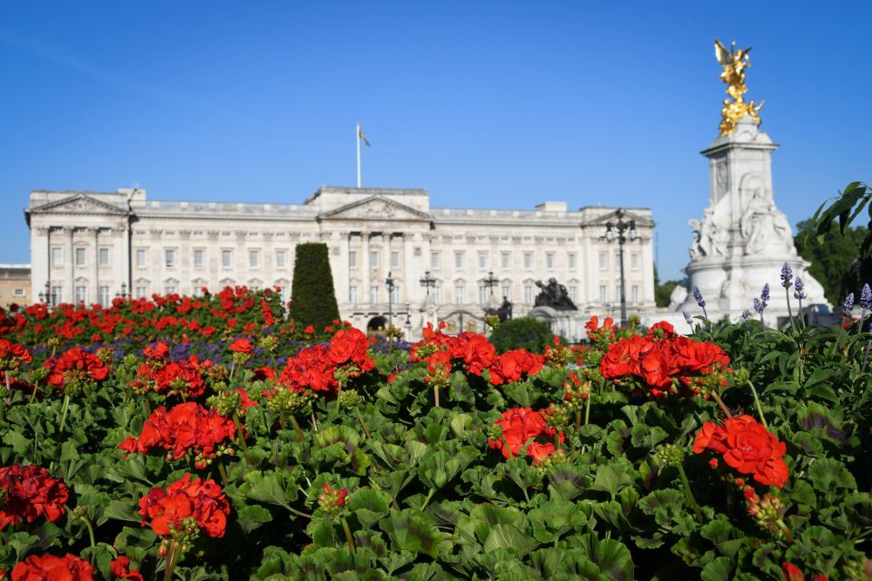 London: British Royalty Walking Tour - A royal walk that actually makes sense on foot