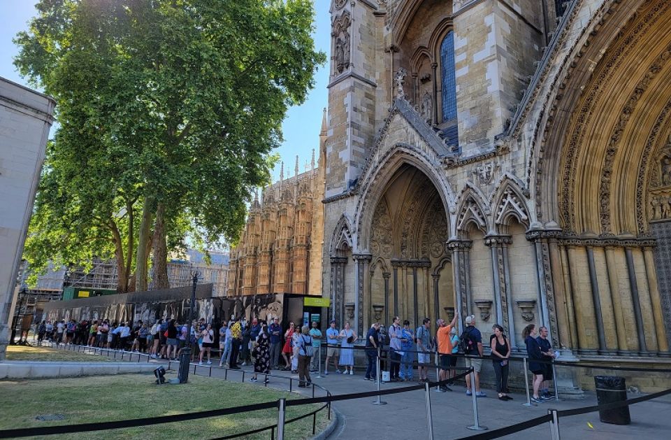 London: Buckingham, Big Ben & Westminster Abbey Tour - The Optional Full-Day Upgrade: River Cruise and Tower of London