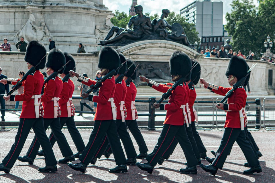 London: Buckingham Palace and Changing of the Guards Tour - Key Highlights at a Glance