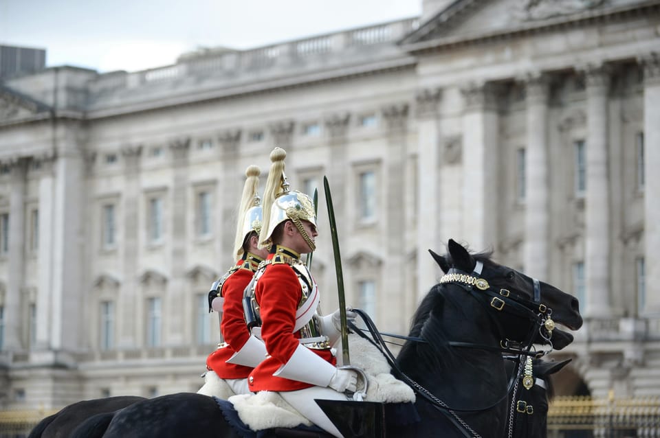 London: Buckingham Palace and Changing of the Guards Tour - Guard Mounting Breakdown: Relief, Red Tunics, and the Band