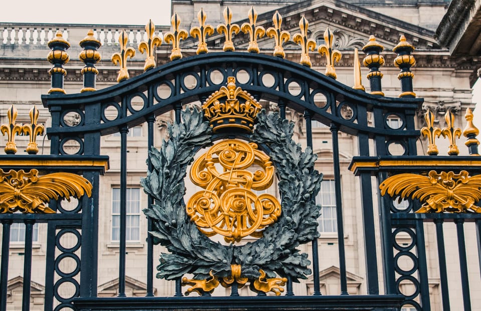 London: Buckingham Palace and Changing of the Guards Tour - The 2-Hour Rhythm: What the Walking Part Feels Like