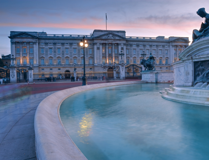 London: Buckingham Palace and Royal London Walking Tour - Royal Warrants on Jermyn Street: where luxury meets the monarchy