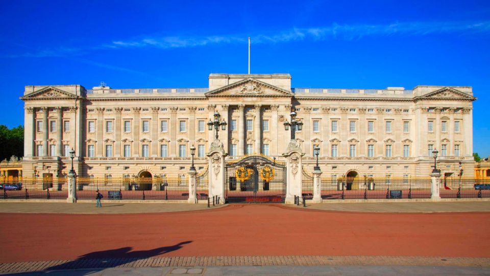 London: Buckingham Palace & Changing of the Guard Experience - How Guard Mounting Works at Buckingham Palace