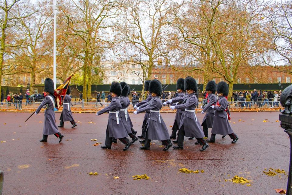 London: Buckingham Palace & Changing of the Guard Experience - Your Guide Makes the Difference: Joe, Philopmena, Lula, Anna, and More
