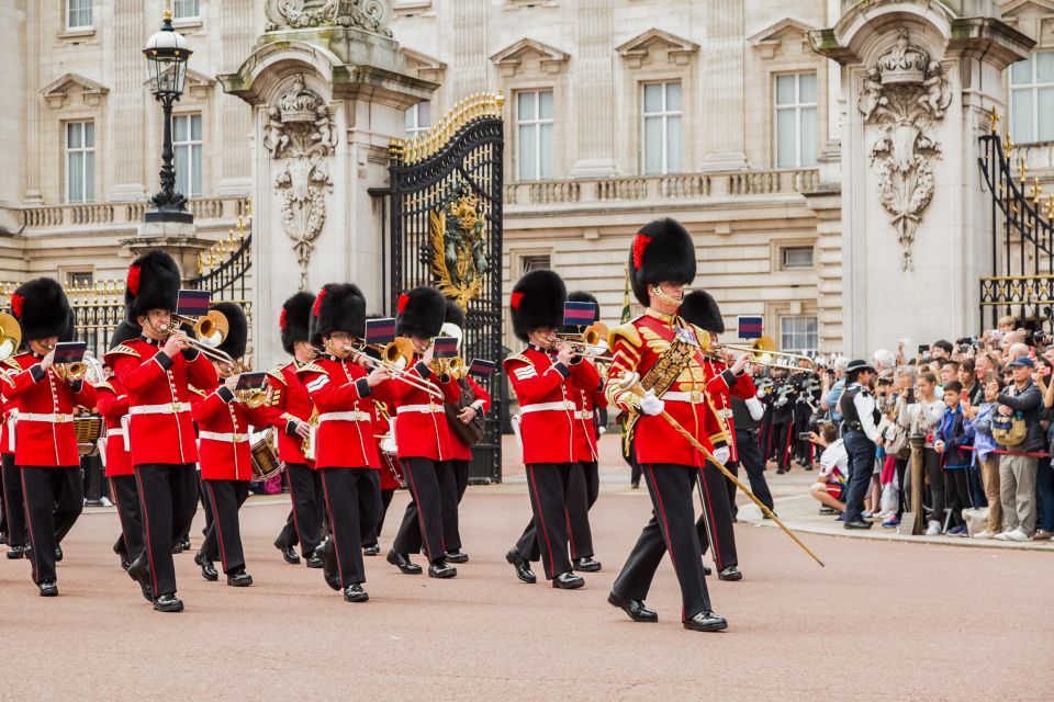 London: Buckingham Palace Entry & Changing of the Guard Tour - Buckingham Palace and the Changing of the Guard: The Point of This 2.5-Hour Combo