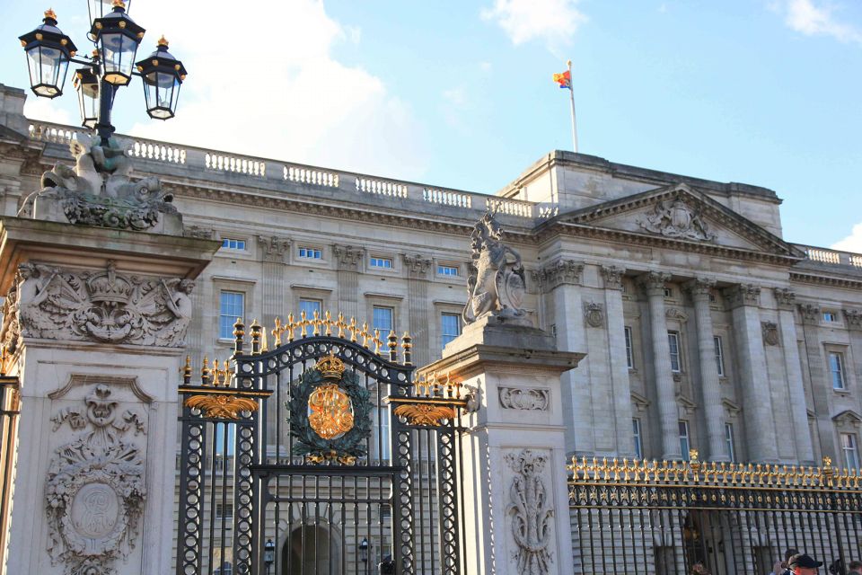 London: Buckingham Palace Entry Ticket & Royal Walking Tour - The real flex: Buckingham Palace State Apartments (not just the postcard)