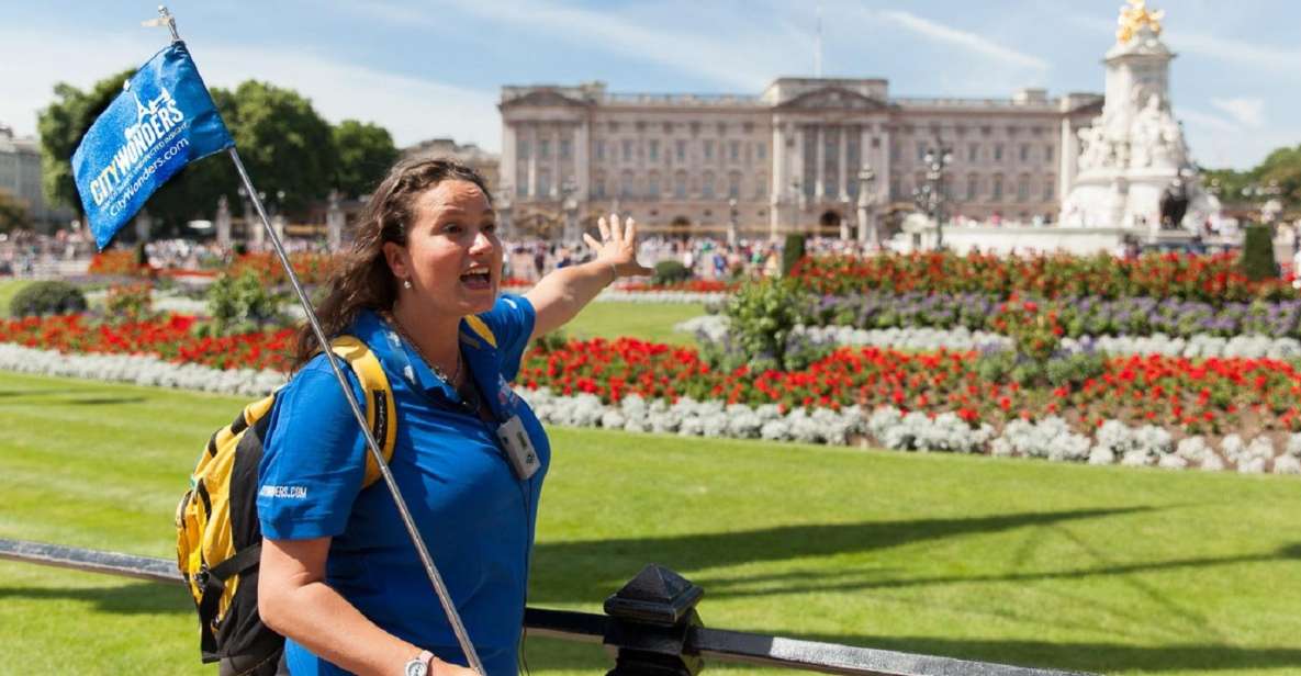 London: Buckingham Palace Entry Ticket & Royal Walking Tour - St. James’s Park and St James’s Palace: small stops with big context