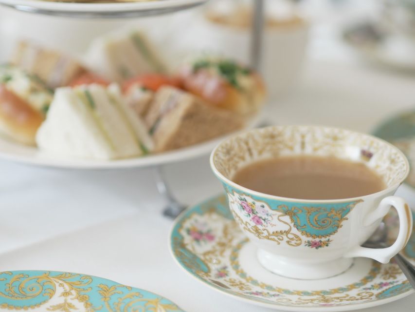 London: Buckingham Palace Walk & Tea at Kensington Palace - The red bus segment: a short ride that keeps the day efficient