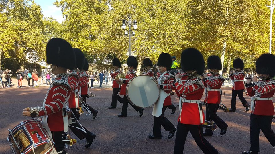 London: Buckingham Palace, Westminster Abbey & Big Ben Tour - Buckingham Palace and the Changing of the Guard: the photo that actually works