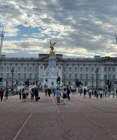London: Buckingham Palace & Westminster Guided Walking Tour - Buckingham Palace: Exterior Views and the Stories That Make It Click