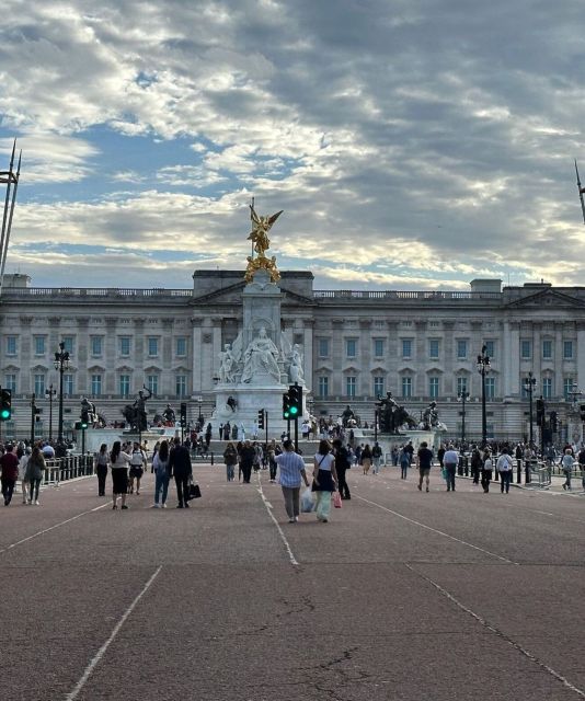 London: Buckingham Palace & Westminster Guided Walking Tour - Buckingham Palace: Exterior Views and the Stories That Make It Click