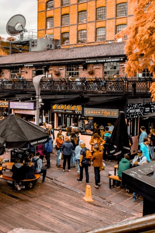 London: Camden Walking Tour - Amy Winehouse in Camden: the lifesize statue and The Hawley Arms link