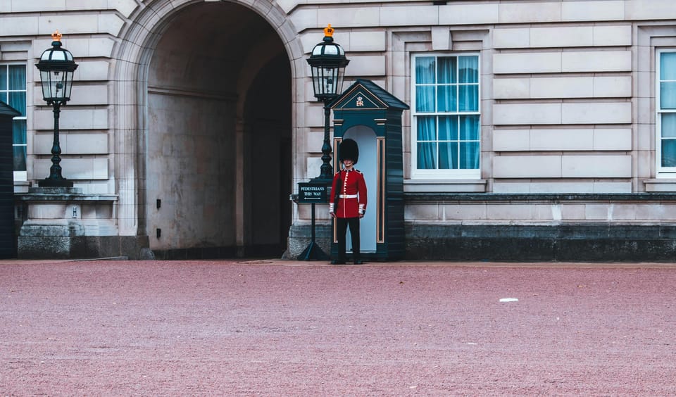 London: Changing of the Guard Experience and Landmarks Tour - Buckingham Palace to Parliament Square: central London, explained