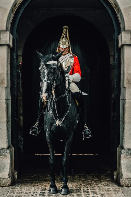 London: Changing of the Guard Experience and Landmarks Tour - St James’s Palace, St James’s Park, and the Women of WWII memorial