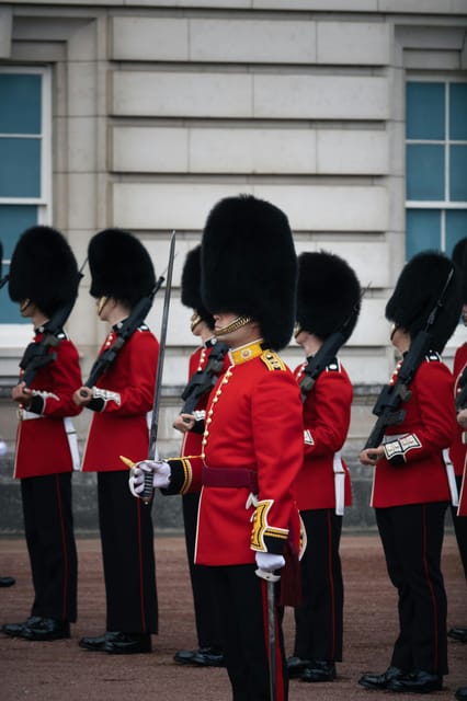 London: Changing of the Guard Experience and Landmarks Tour - Four lesser-known streets, plus an 18th-century royal winery stop