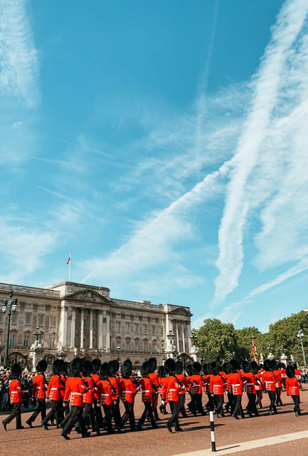 London: Changing of the Guard Experience and Landmarks Tour - Changing of the Guard and the Horse Guards Parade: what to watch for