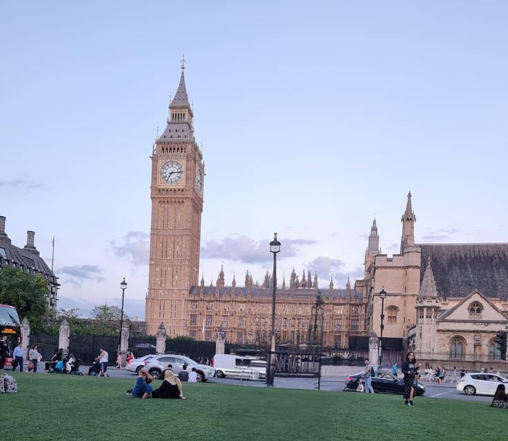 London: Changing of the Guard Guided Tour Experience - Start at Green Park’s Diana Fountain (and get your bearings fast)