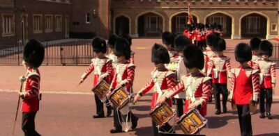 London: Changing of the Guard Guided Tour Experience - How the guide finds the best Changing of the Guard viewpoints (and better photos)