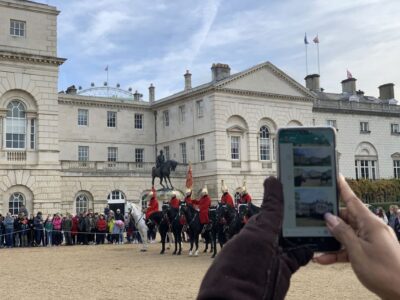 London: Changing of the Guard Private Group or Family Tour - A short escort to Buckingham Palace: why private helps here