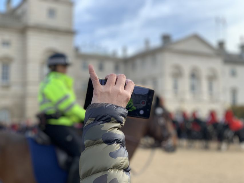 London: Changing of the Guard Private Group or Family Tour - What you learn: protocol details and the human side of the ritual