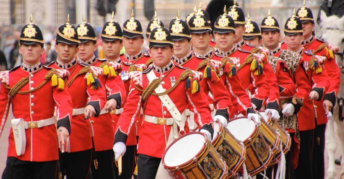 London: Changing of the Guard Private Group or Family Tour - Price and logistics: $412 per group up to 5, and when it’s a good deal
