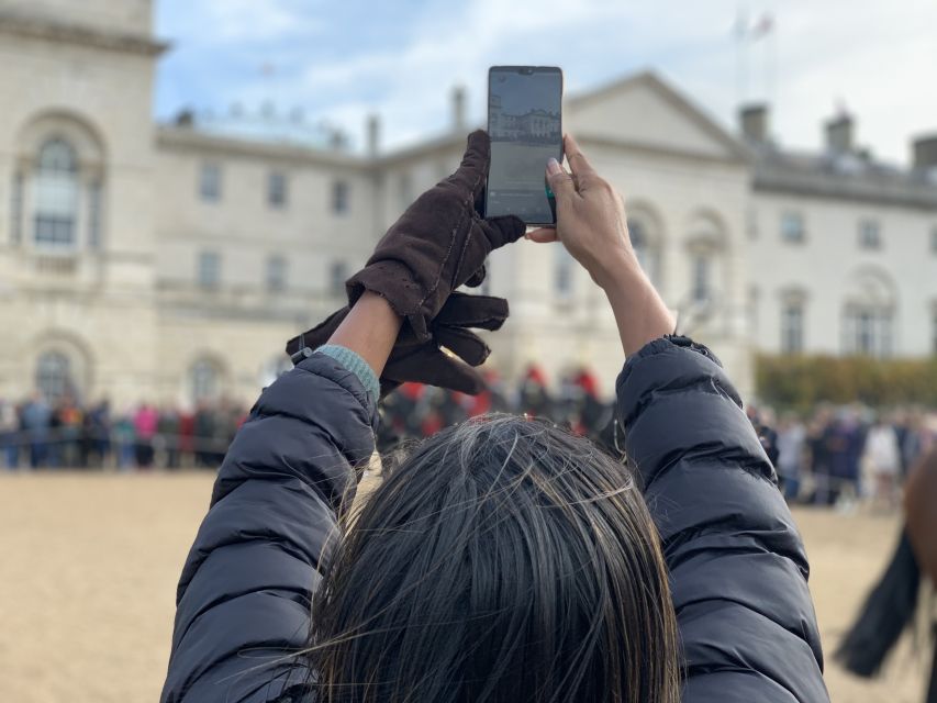 London: Changing of the Guard Private Group or Family Tour - Practical tips: shoes, flexibility, and what to do if the day changes